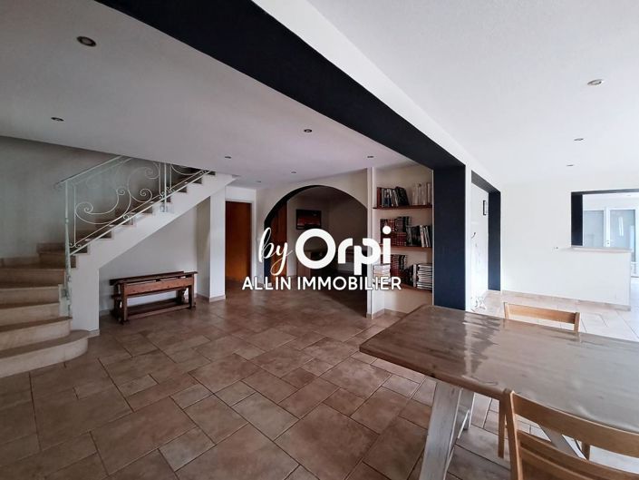 Image No.4-10 Bed House for sale