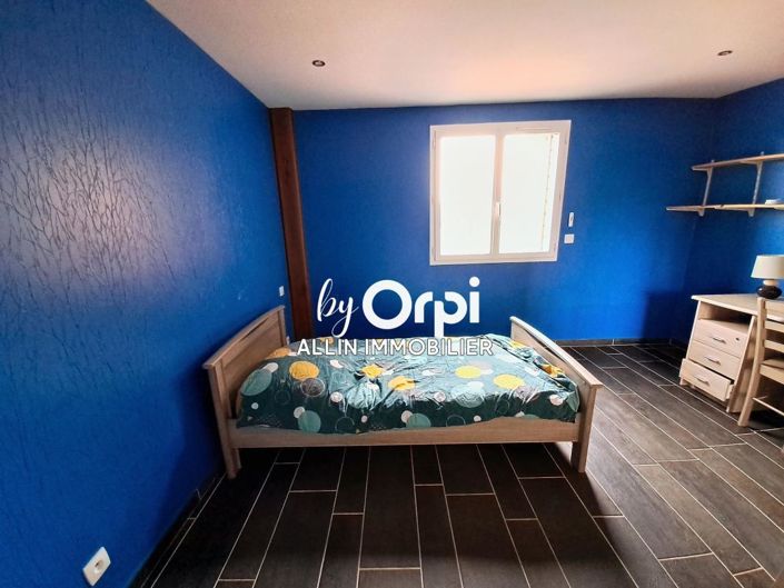 Image No.5-10 Bed House for sale