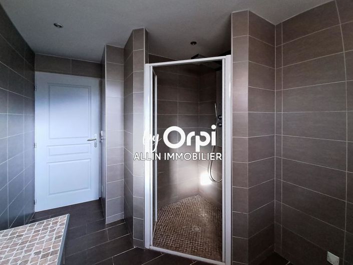 Image No.7-10 Bed House for sale