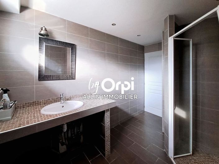 Image No.8-10 Bed House for sale