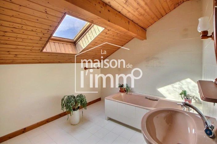 Image No.10-4 Bed House for sale