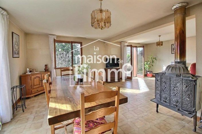 Image No.2-4 Bed House for sale