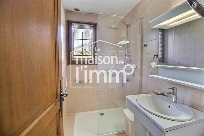 Image No.7-4 Bed House for sale