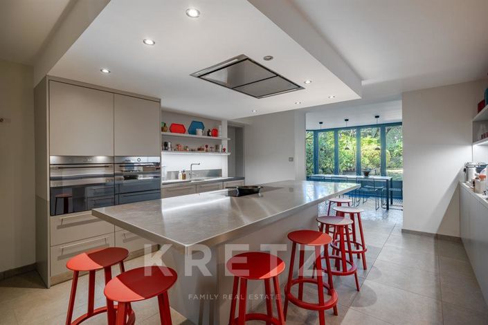 Image No.9-5 Bed House for sale