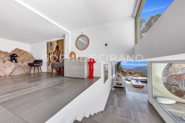 Image No.5-5 Bed House for sale