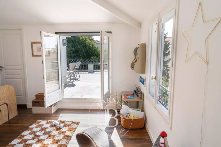 Image No.12-6 Bed House for sale