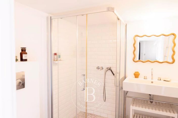 Image No.24-6 Bed House for sale