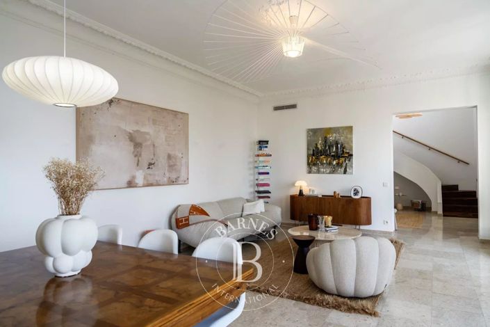 Image No.3-6 Bed House for sale