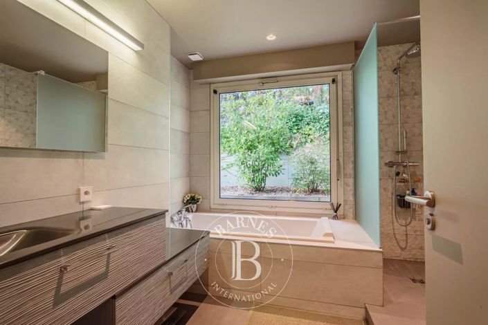 Image No.15-5 Bed House for sale