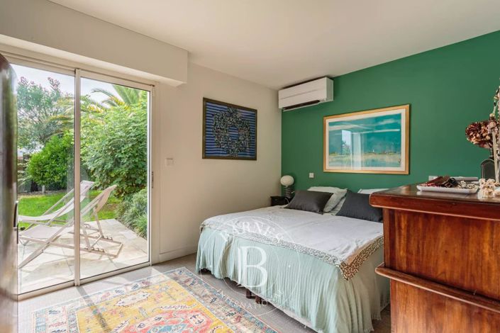 Image No.16-5 Bed House for sale