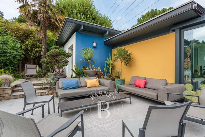 Image No.5-5 Bed House for sale