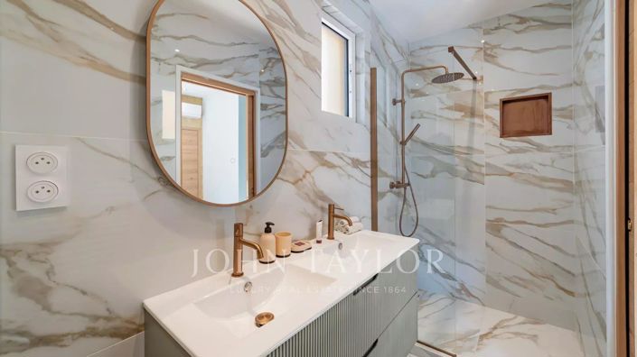 Image No.9-2 Bed House for sale