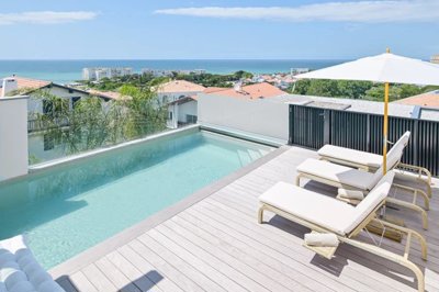 1 - Biarritz, House