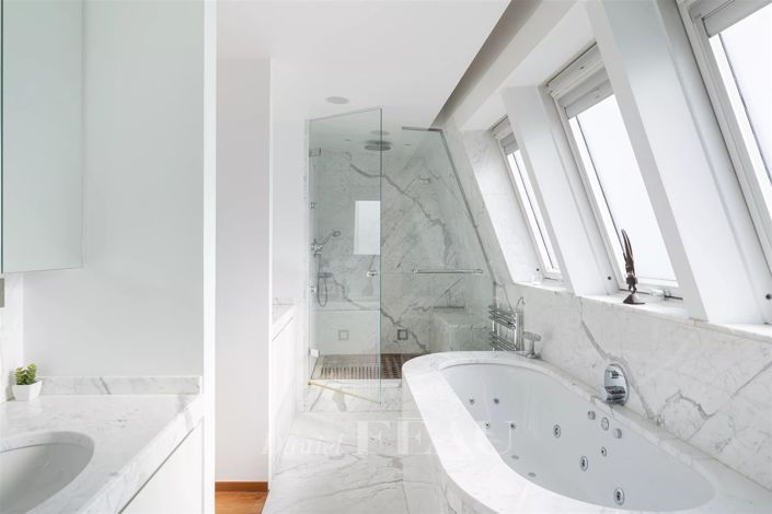 Image No.15-4 Bed House for sale