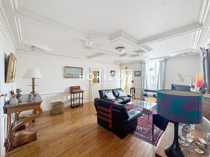 Image No.11-5 Bed Property for sale