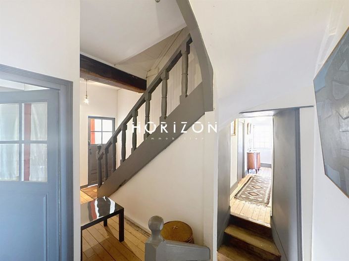 Image No.22-5 Bed Property for sale