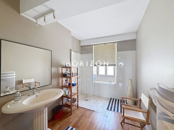 Image No.25-5 Bed Property for sale