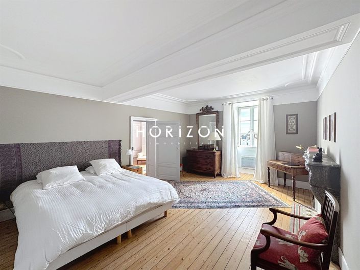 Image No.28-5 Bed Property for sale