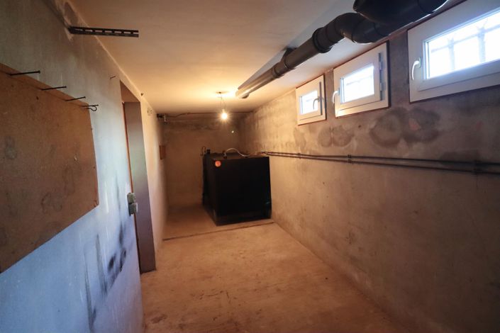 Image No.16-5 Bed House for sale