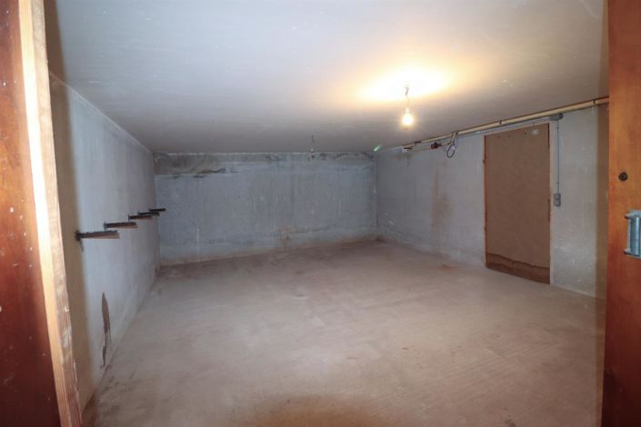 Image No.19-5 Bed House for sale