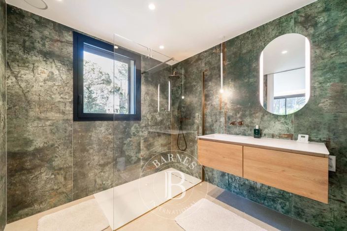 Image No.9-6 Bed House for sale