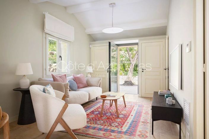 Image No.17-5 Bed House for sale