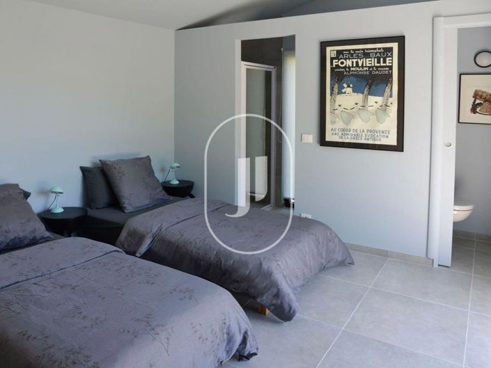 Image No.10-3 Bed House for sale