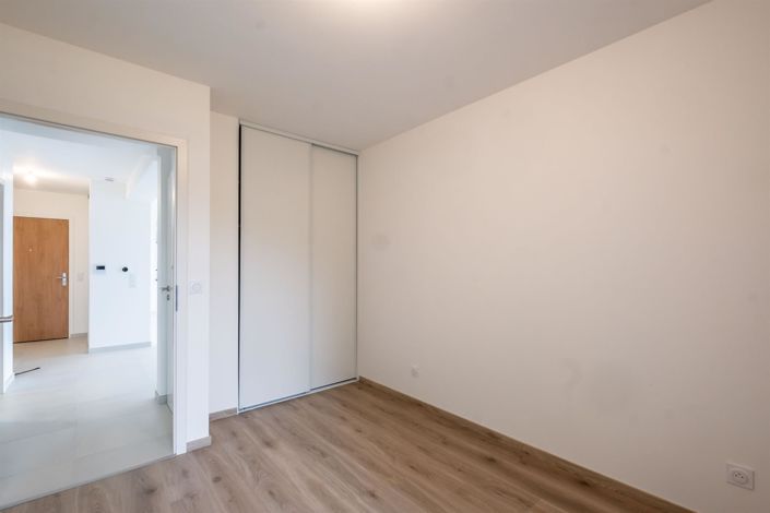 Image No.10-3 Bed Property for sale