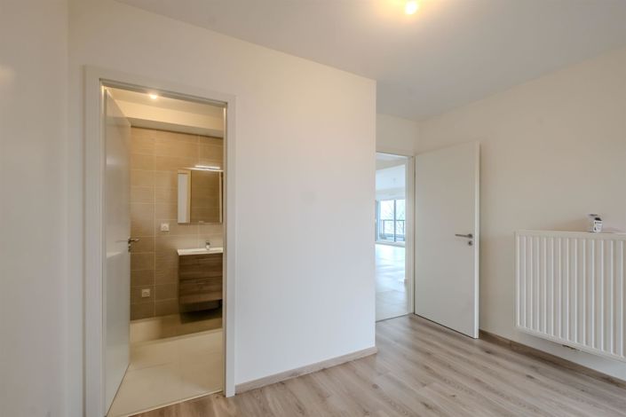 Image No.12-3 Bed Property for sale