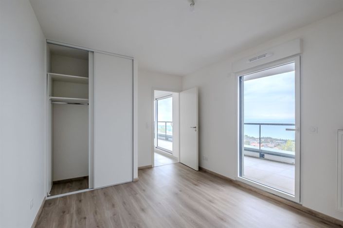 Image No.8-3 Bed Property for sale