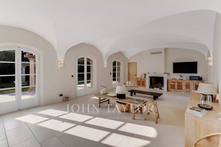 Image No.4-6 Bed House for sale