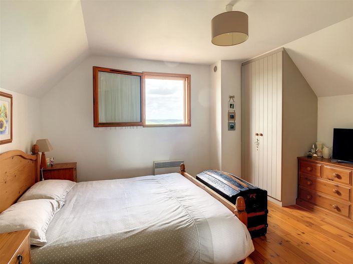 Image No.10-3 Bed House for sale