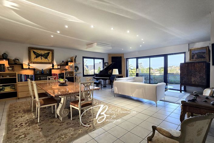 Image No.2-4 Bed House for sale