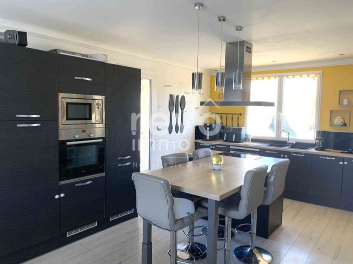 Image No.2-4 Bed House for sale