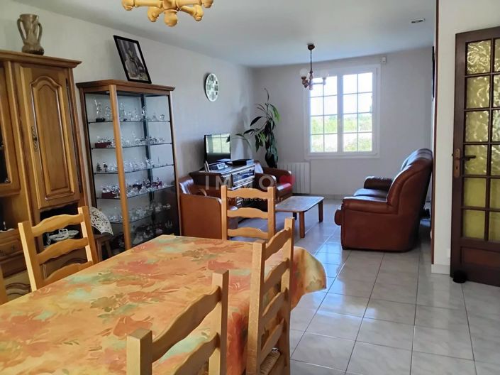 Image No.7-6 Bed House for sale