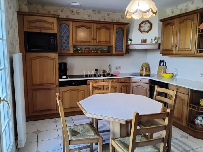 Image No.9-6 Bed House for sale