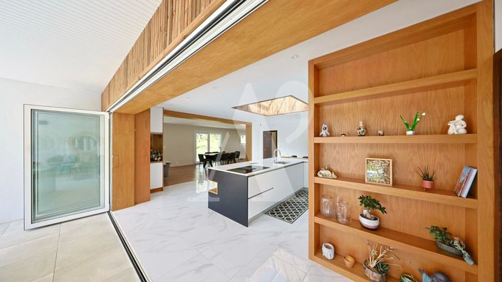 Image No.10-5 Bed House for sale