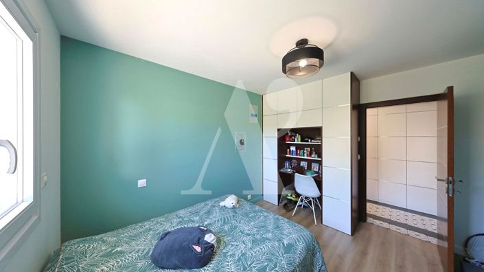 Image No.11-5 Bed House for sale