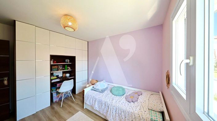 Image No.12-5 Bed House for sale