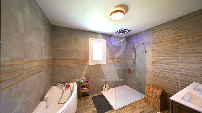 Image No.13-5 Bed House for sale