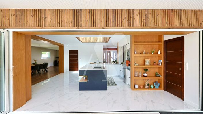 Image No.2-5 Bed House for sale