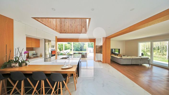 Image No.3-5 Bed House for sale