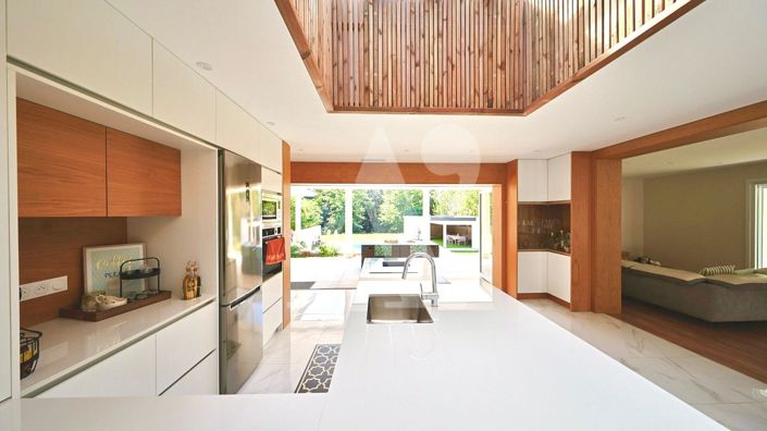 Image No.4-5 Bed House for sale