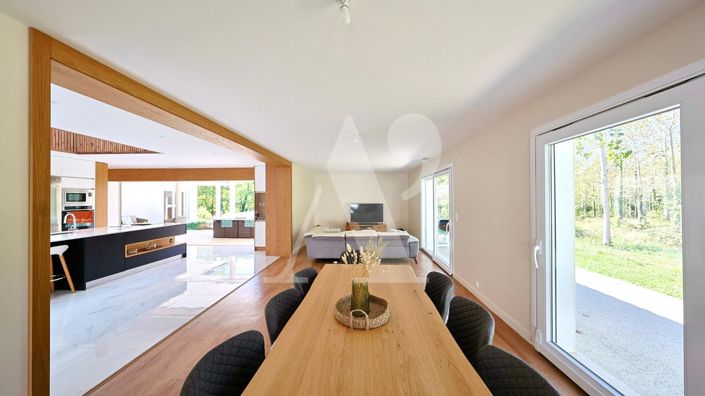 Image No.7-5 Bed House for sale