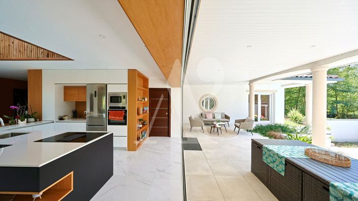 Image No.9-5 Bed House for sale