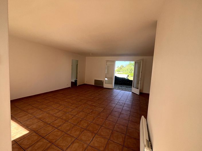 Image No.2-4 Bed House for sale