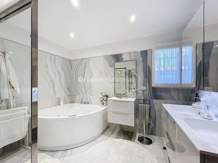 Image No.20-Propriété de 6 chambres à vendre à Rochefort-du-Gard