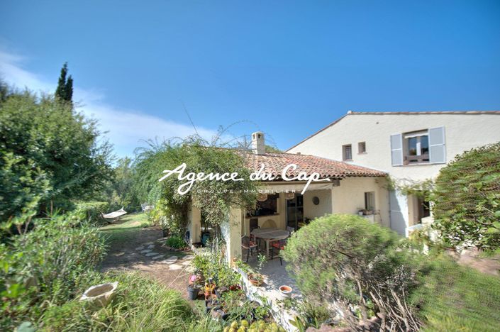 Image No.3-Maison de 4 chambres à vendre à Saint-Raphael