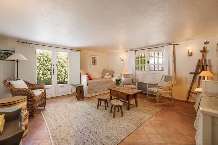 Image No.21-4 Bed House for sale