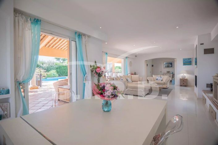 Image No.10-4 Bed House for sale